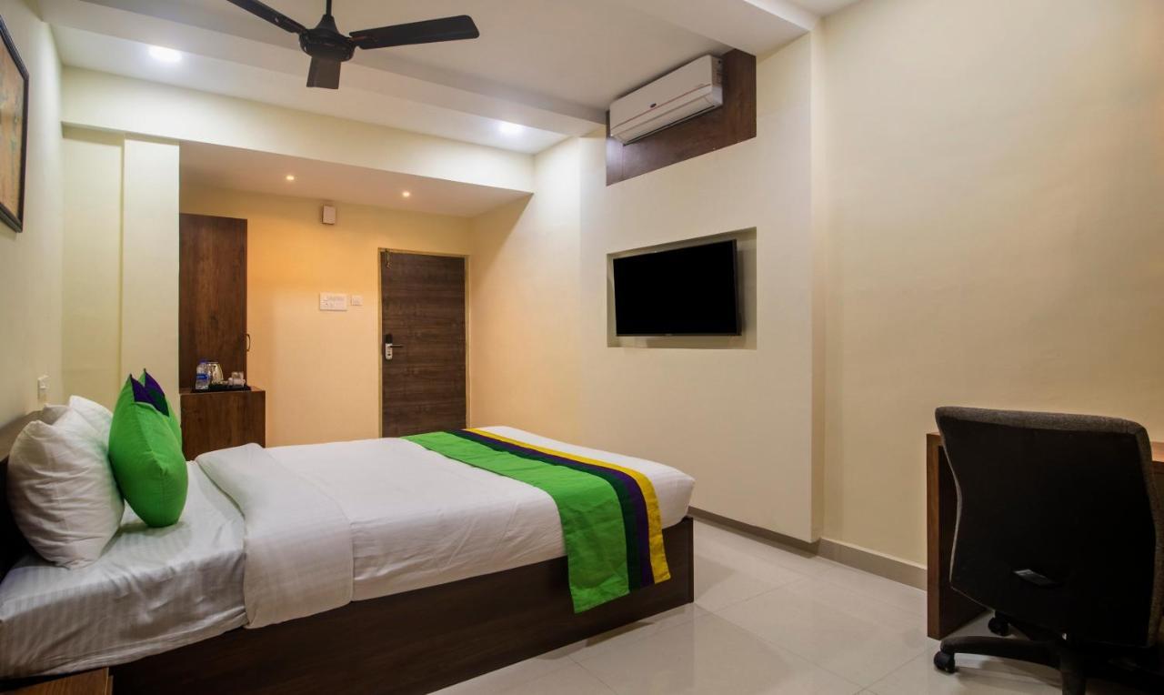 Treebo Navya The Park Hotel Hyderabad Bagian luar foto