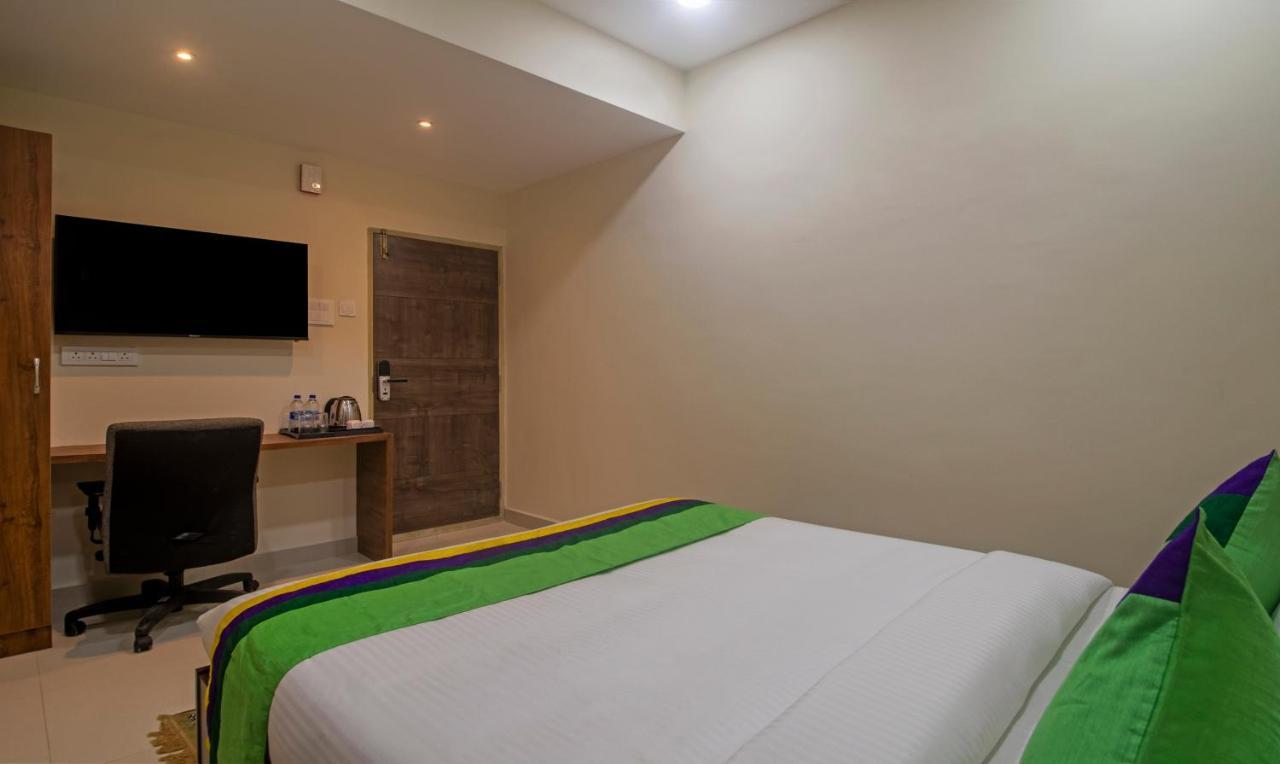 Treebo Navya The Park Hotel Hyderabad Bagian luar foto