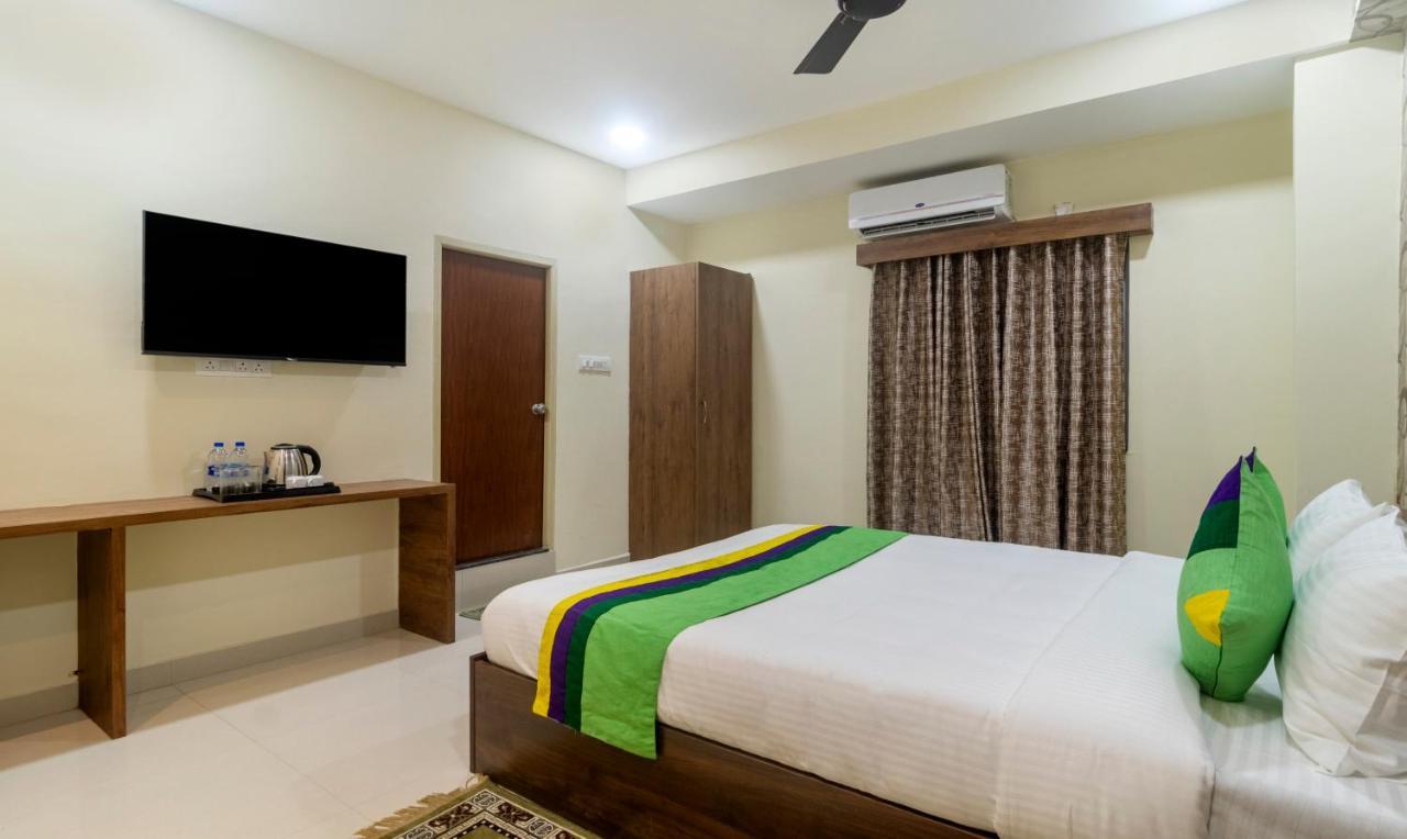 Treebo Navya The Park Hotel Hyderabad Bagian luar foto